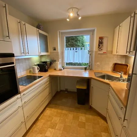 Eichendorff Garten Apartment, Zentrumsnah, In Direkter Naehe Zur Universitaet באיירוט